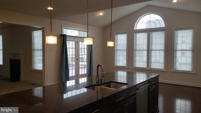 Building Photo - 42159 Tecumseh Hills Dr