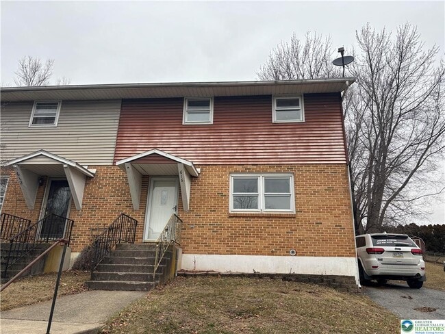 Building Photo - 616 Banks St