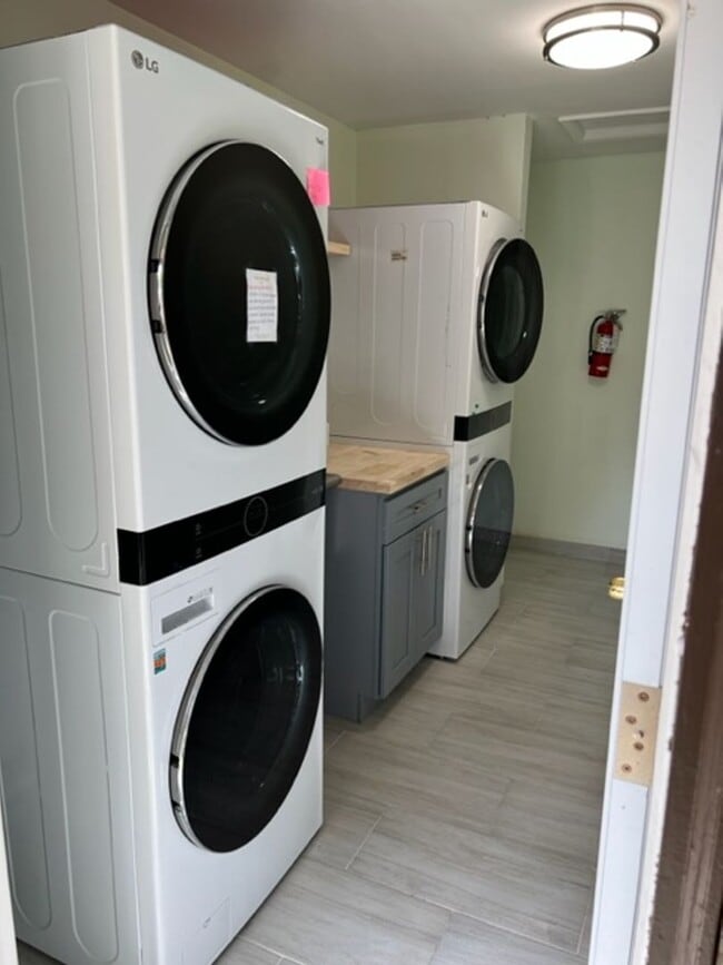Building Photo - Charming 2 Bedroom 1 Bath Apt near Downtow...