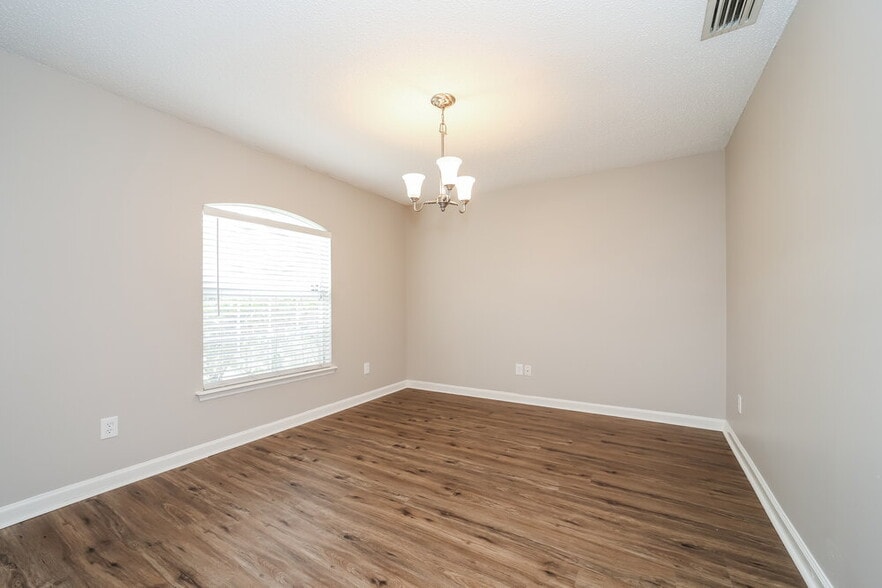 Building Photo - 440 Sanwick Dr