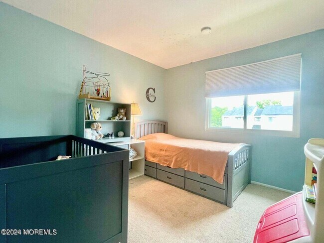 Building Photo - 562 Clubhouse Dr