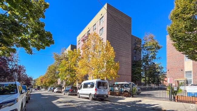 14737 Roosevelt Ave - The Mews at Roosevelt