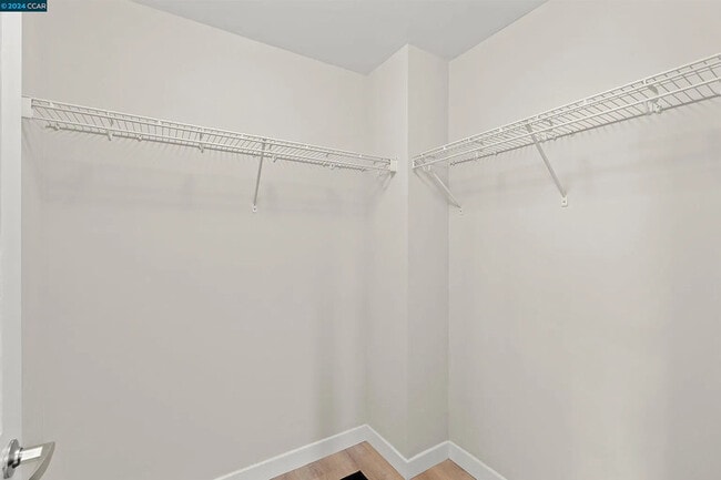 Building Photo - 372