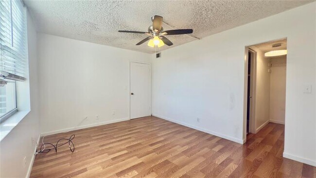 Building Photo - 9340 Lagoon Pl