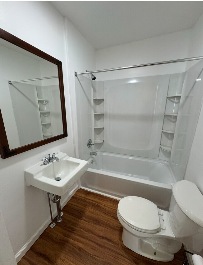 Building Photo - 237 W Chestnut St