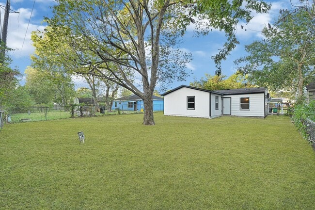 Building Photo - 10609 Murr Way