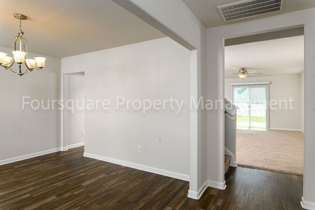 Building Photo - Spacious 3-Bed Home with Loft, Modern Kitc...