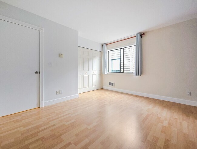 Building Photo - On-the-Water Living Experience: 2BR/2BA Co...