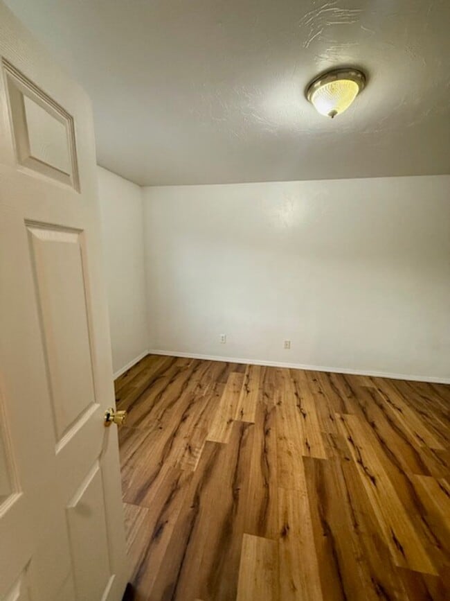 Building Photo - 3 Bedroom 2 Bathroom Pet Friendly-Belgrade
