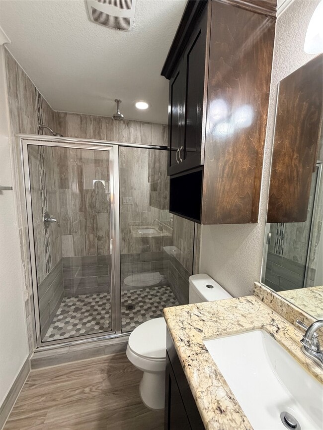 Building Photo - 2005 Pasadena Blvd