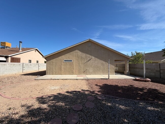 Building Photo - 3 Bedroom Single Story Home Available Near Unser Blvd NW & Irving Blvd NW