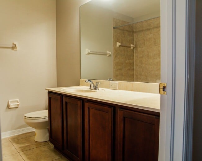 Building Photo - Elegant 5-Bedroom Pool Home with 3-Car Gar...