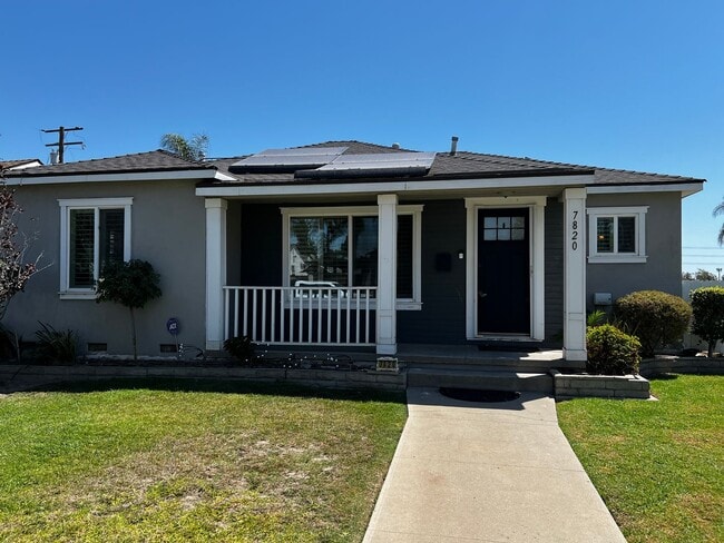 Building Photo - 3 Bed 2 Bath Home For Rent in an Excellent...