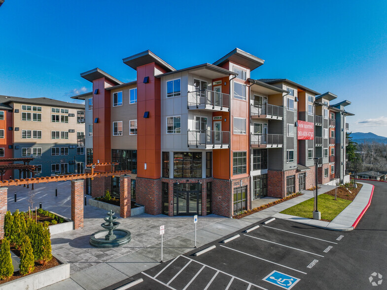 Clubhouse and Courtyard entrance - Park Place Apartments