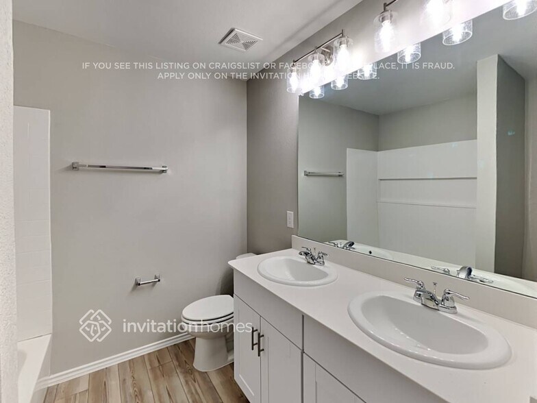 Building Photo - 2413 Arbutus Dr