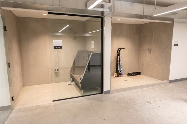 Building Photo - 2Bd/2Ba Seattle Condo