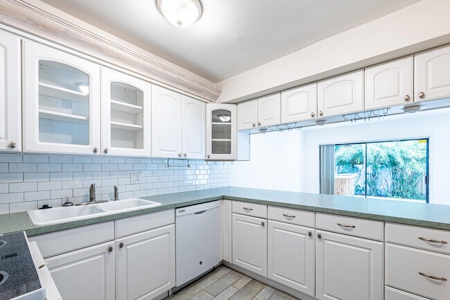 Building Photo - 2936 Florida Blvd