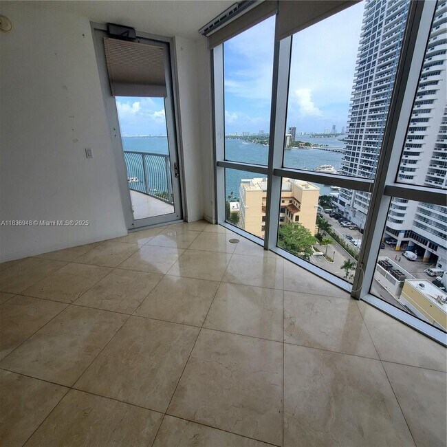 Building Photo - 1750 N Bayshore Dr