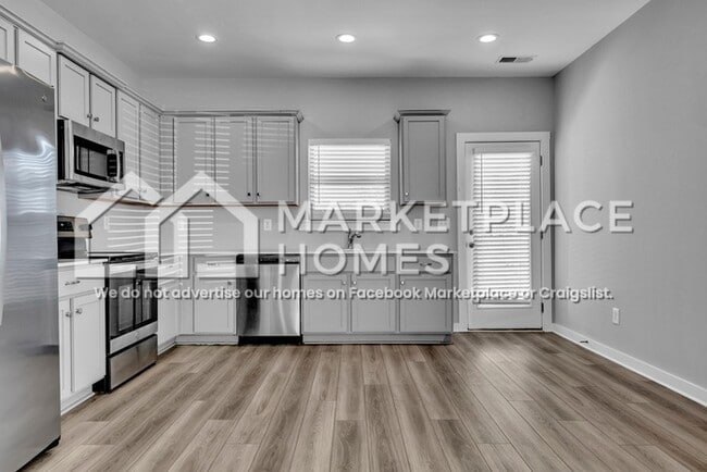 Building Photo - 142 Kings Wy