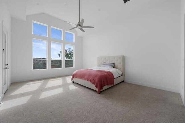 Building Photo - 2304 Novara Trl
