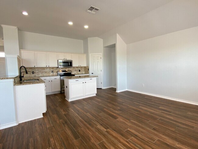 Building Photo - UPDATED 4 BEDROOM IN COQUINA BAY!