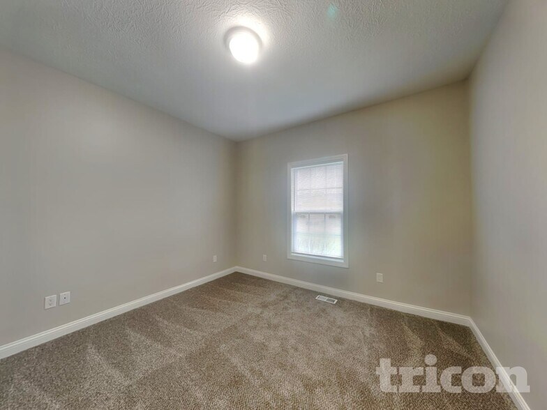 Building Photo - 4687 Bayview Dr