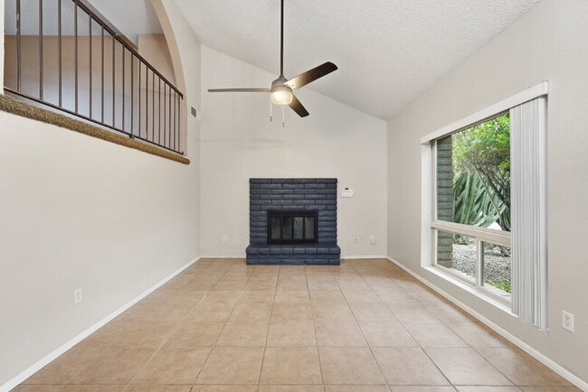 Building Photo - 1805 W Curry Dr