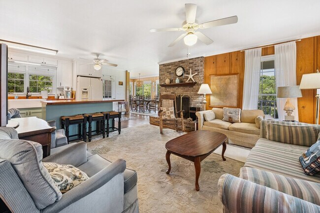 Primary Photo - 256 Pioneer Loop