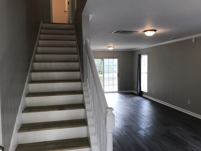 Building Photo - 1085 Garibaldi St SW