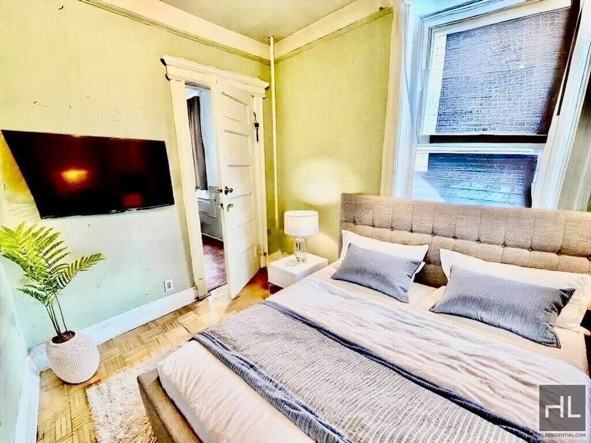 Building Photo - 23 STREET