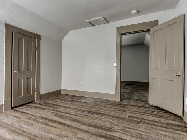 Building Photo - 145 N L Ave