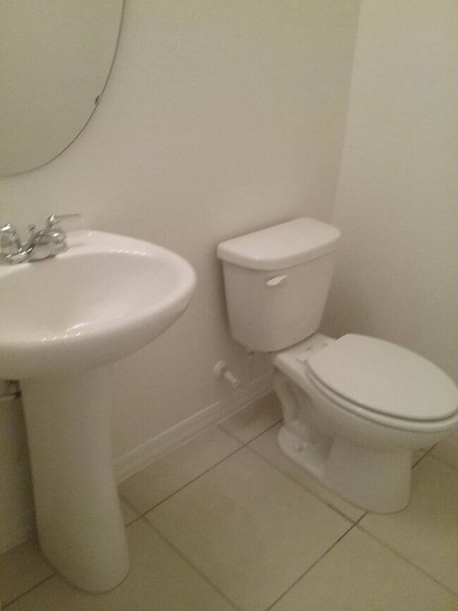 Building Photo - 3 Bedroom 2.5 Bath Townhouse in Turtle Cre...