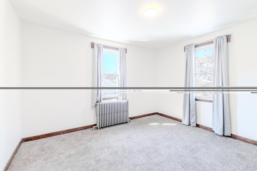 Building Photo - 825 5th Ave