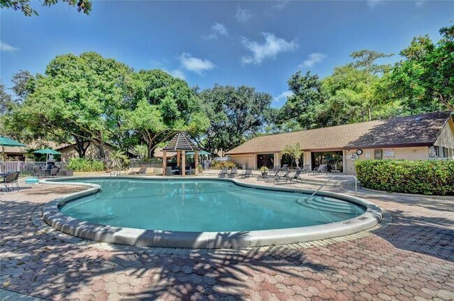 Building Photo - 3068 S Oakland Forest Dr