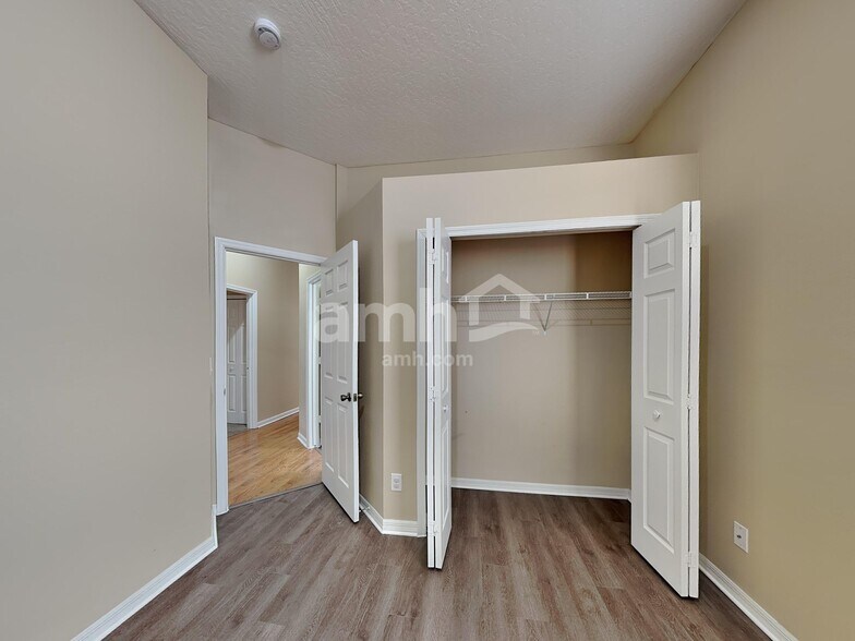 Building Photo - 2462 St Johns Ln