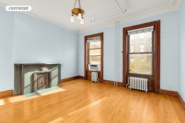 Building Photo - 362 W 46th St