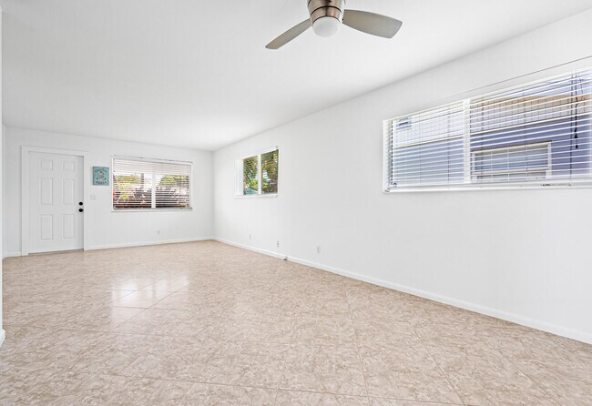 Building Photo - 201 W Ocean Ave