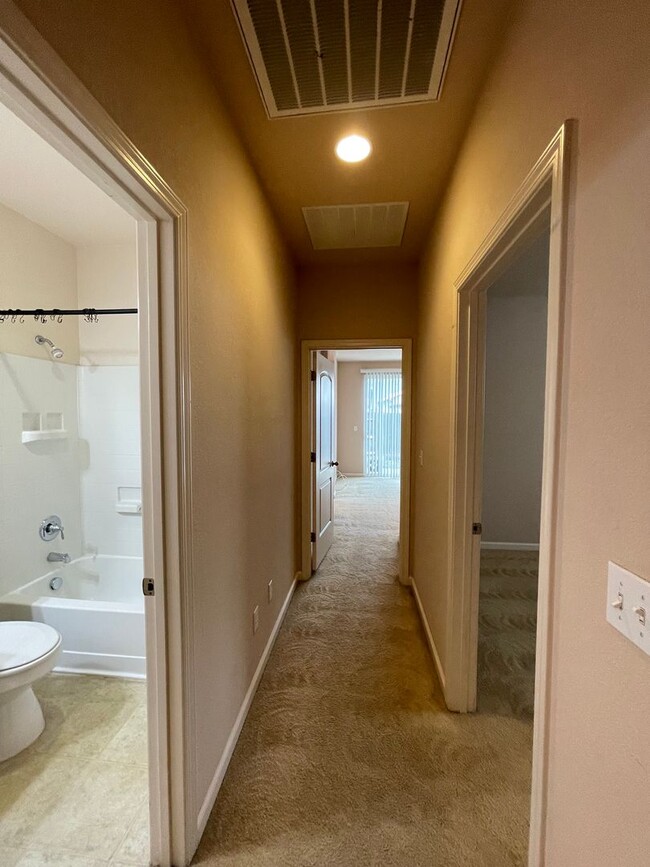Building Photo - This charming 3/bed 2/bath welcomes you home.