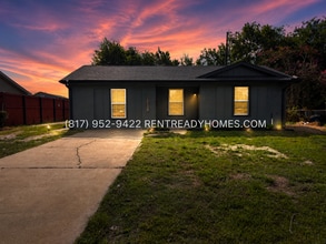 Building Photo - 12135 Out Dr