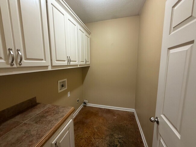 Building Photo - 138 Palin Drive
