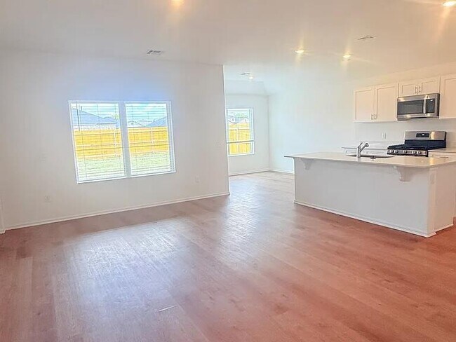 Building Photo - 16217 Lovers Ln