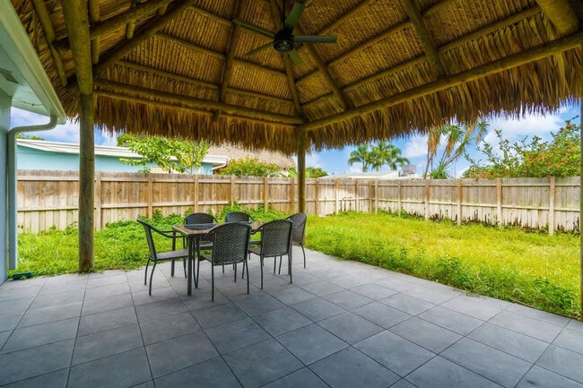 Building Photo - 340 SE 3rd Ct