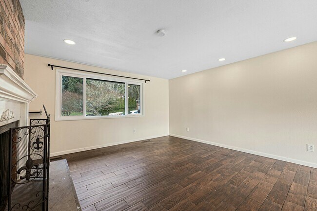 Building Photo - 7547 13th Ave SE