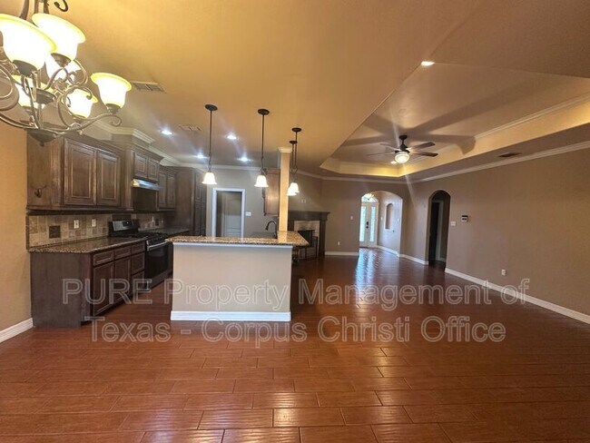 Building Photo - 6902 Anastasia Dr