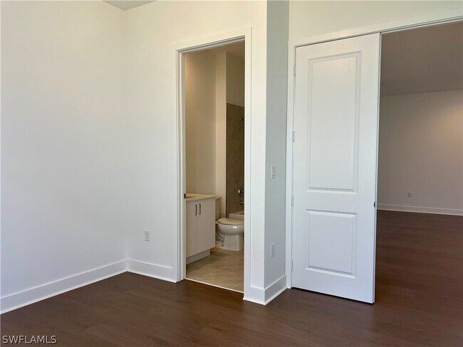 Building Photo - 5114 Panella Ave