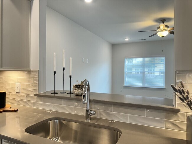 Building Photo - 119 Millet St