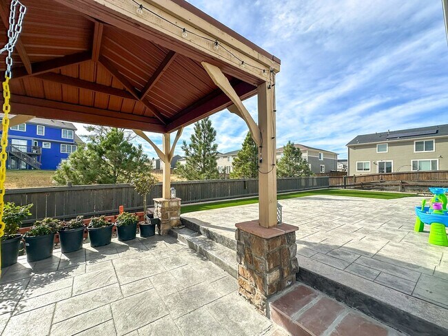 Building Photo - Almost Brand New Meadowlark 4bd 3.5ba home