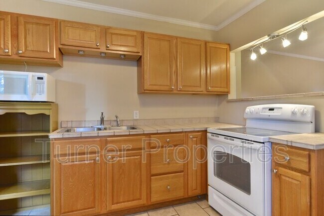 Building Photo - 2729 Kingswood Dr