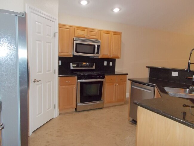 Building Photo - Stunning 4-Bedroom Ranch-Style Rental with...