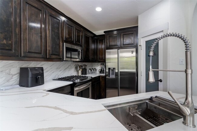 Building Photo - 2635 Villa Di Lago Dr